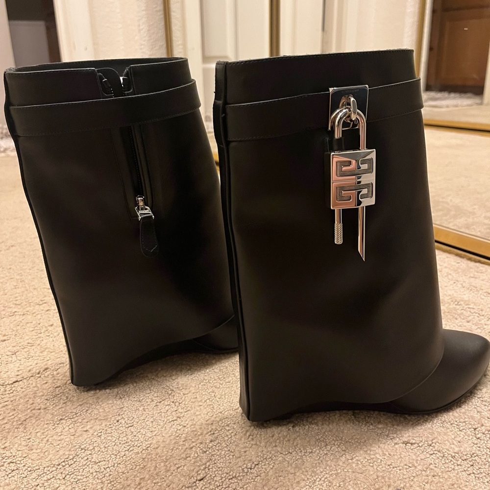 Givenchy SHARK LOCK ANKLE BOOTS IN LEATHER
